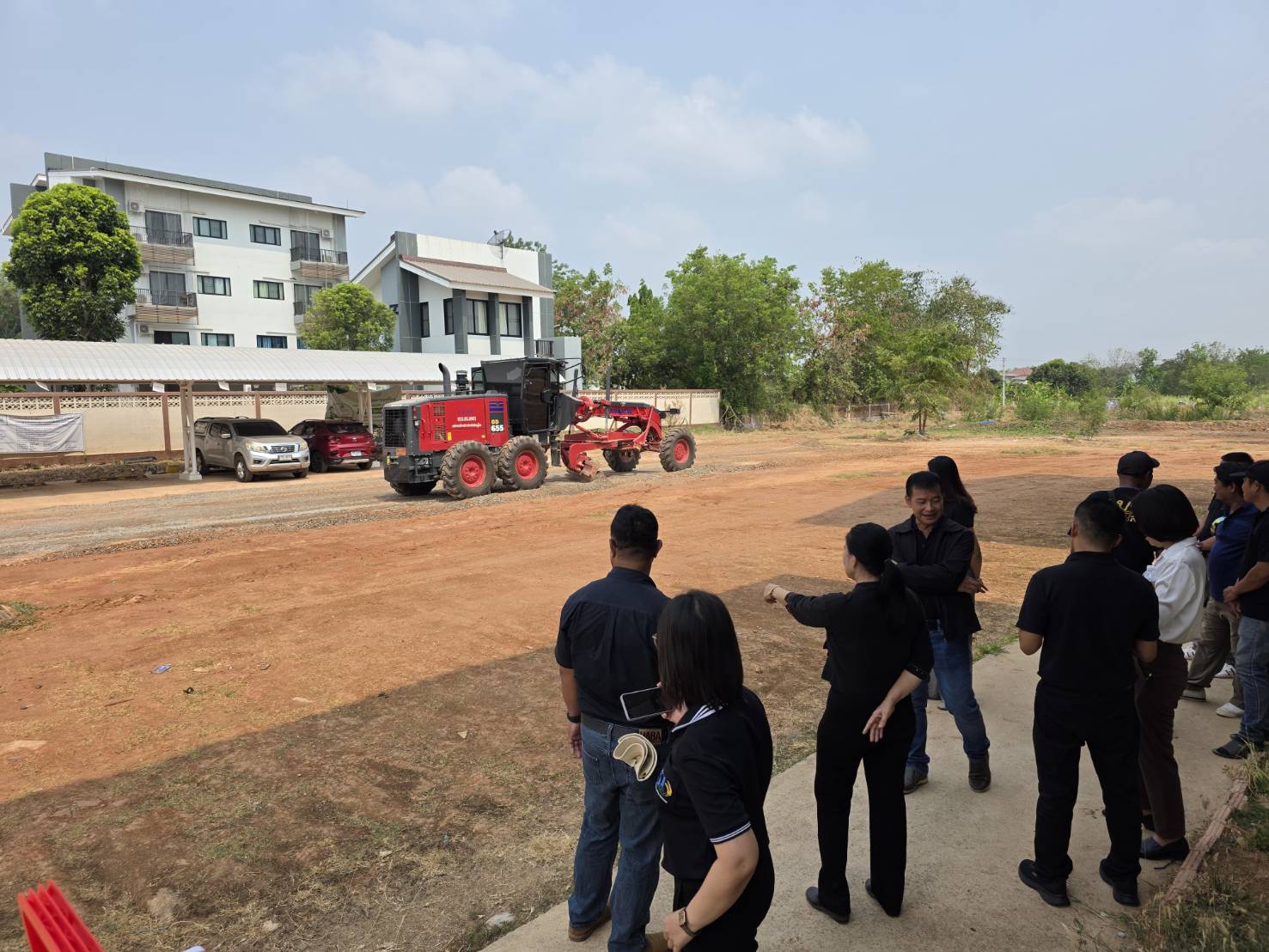 title - ส.ป.ก.พิษณุโลก ได้รับความอนุเคราะห์จากองค์การบริหารส่วนจังหวัดพิษณุโลก  ปรับพื้นที่โดยรอบการคารสำนักงาน ส.ป.ก.พิษณุโลก